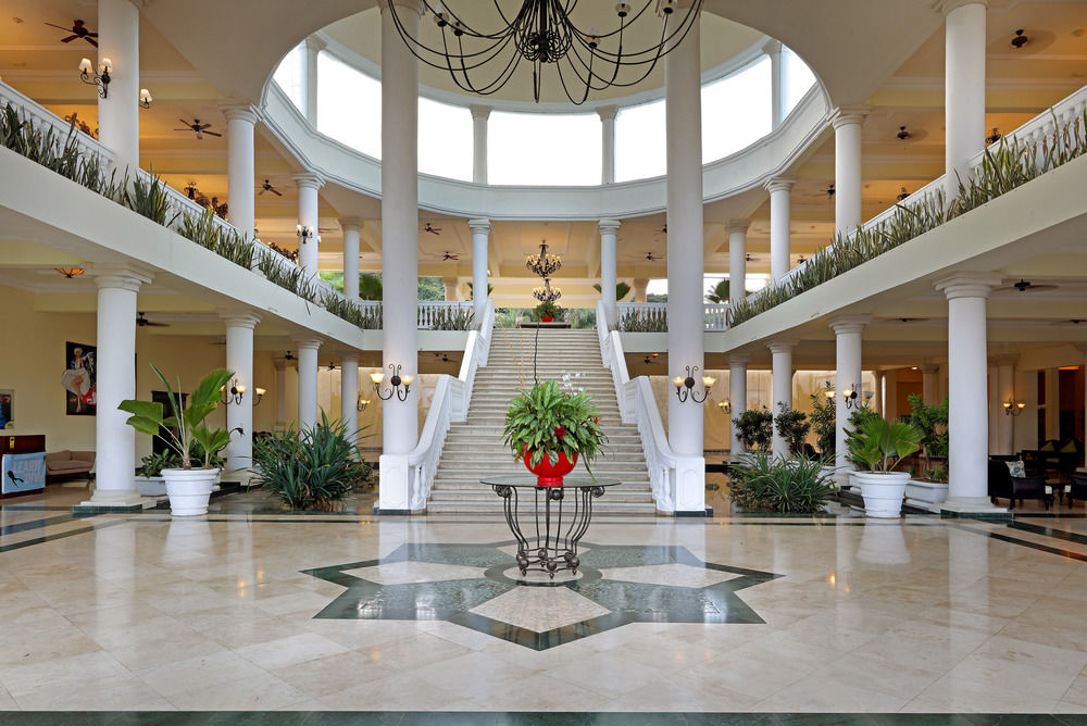 Grand Palladium Jamaica Lobby